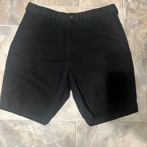 Medium black shorts with elastic stretch on sides